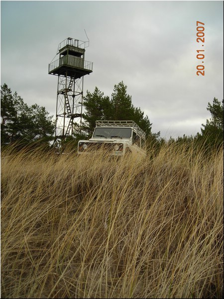 043-Palli_nina-auto_vaatetorni_taustal.JPG
